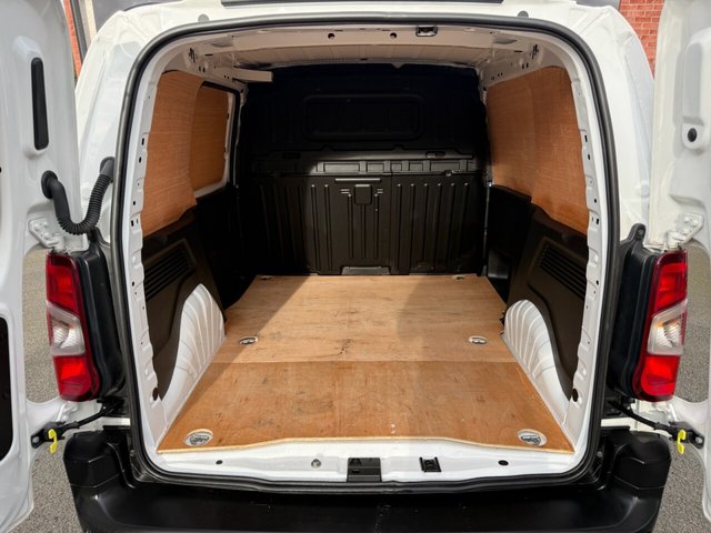 2021 Vauxhall Combo 1.5L Dynamic 4dr - Photo 9