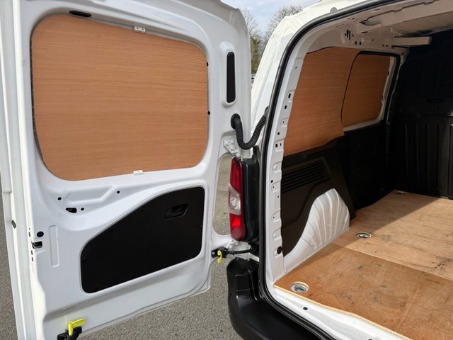 2021 Vauxhall Combo 1.5L Dynamic 4dr - Photo 10