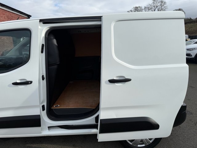 2021 Vauxhall Combo 1.5L Dynamic 4dr - Photo 12