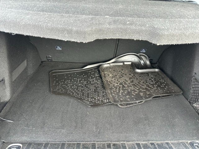 2017 PEUGEOT 2008 1.6 BlueHDi Allure SUV 5dr Diesel Manual Euro 6 (s/s) (100 ps) - Photo 11