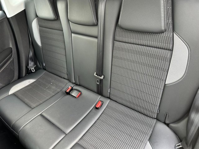 2017 PEUGEOT 2008 1.6 BlueHDi Allure SUV 5dr Diesel Manual Euro 6 (s/s) (100 ps) - Photo 9