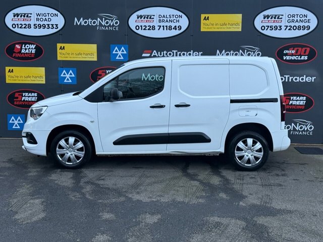 2020 Vauxhall Combo 1.6L Sportive 4dr - Photo 2