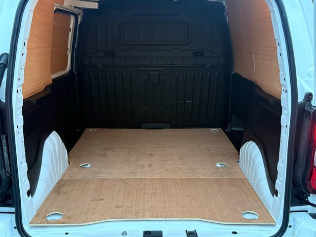 2020 Vauxhall Combo 1.6L Sportive 4dr - Photo 9