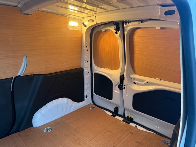 2020 Vauxhall Combo 1.6L Sportive 4dr - Photo 12
