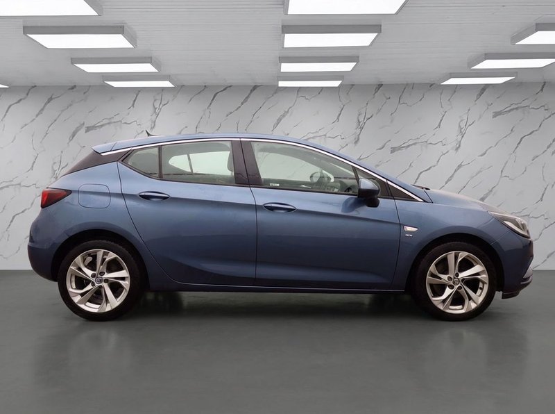 2015 Vauxhall Astra in blue — photo 6 of 11