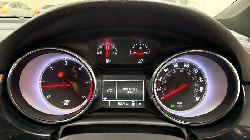 2015 Vauxhall Astra in blue — photo 7 of 11
