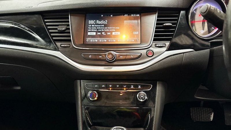 2015 Vauxhall Astra in blue — photo 8 of 11