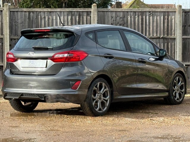 2018 Ford Fiesta - Photo 3