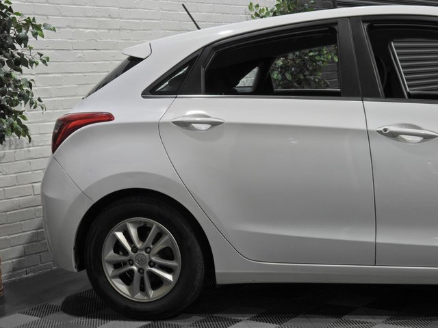 2016 Hyundai I30 1.6L SE Nav 5dr - Photo 3