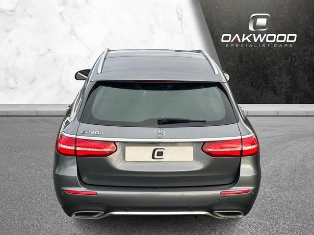 2017 Mercedes-Benz E-CLASS - Photo 5