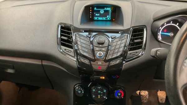 2013 FORD FIESTA - Photo 10