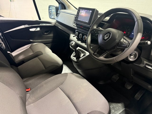 2023 RENAULT TRAFIC - Photo 3