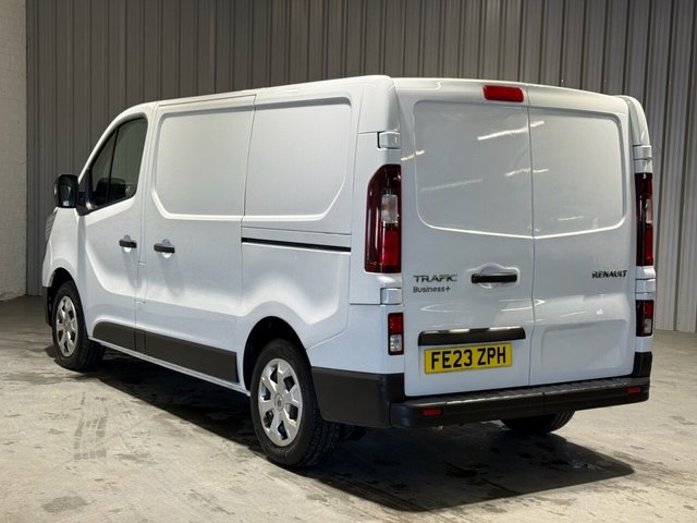 2023 RENAULT TRAFIC - Photo 2