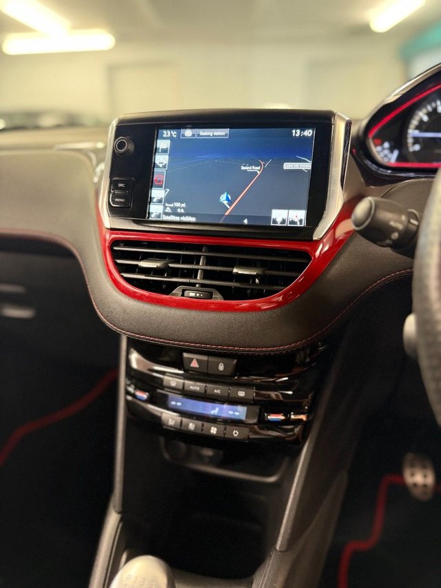 2015 Peugeot 208 1.6L GTI 3dr - Photo 12