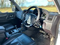 USED 2010 10 MITSUBISHI SHOGUN 3.2 DI-DC Elegance SUV 5dr Diesel Auto 4WD Euro 5 LWB (197 ps) 