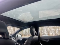 USED 2015 15 VOLVO V40 2.0 D4 R-Design Lux Nav Hatchback 5dr Diesel Geartronic Euro 6 (s/s) (190 ps) ** GLASS PANORAMIC SUNROOF **ULE