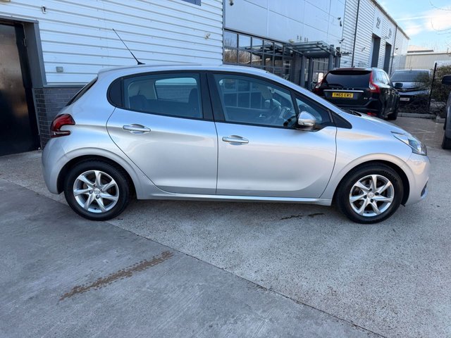 2016 PEUGEOT 208 - Photo 8