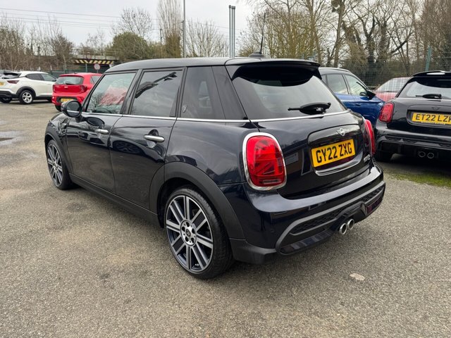 2022 MINI Hatch 2L Cooper S Exclusive 5dr - Photo 2