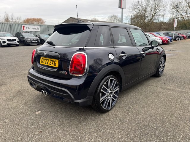2022 MINI Hatch 2L Cooper S Exclusive 5dr - Photo 4