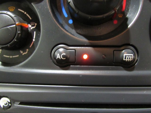 2010 RENAULT CLIO - Photo 5