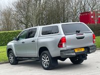USED 2020 20 TOYOTA HI-LUX 2.4 D-4D Invincible X Pickup Double Cab 4dr Diesel Manual 4WD Euro 6 (s/s) (TSS) (150 ps) ** NO VAT * *  SAT NAV **  2  KEYS