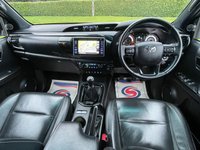 USED 2020 20 TOYOTA HI-LUX 2.4 D-4D Invincible X Pickup Double Cab 4dr Diesel Manual 4WD Euro 6 (s/s) (TSS) (150 ps) ** NO VAT * *  SAT NAV **  2  KEYS