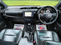 USED 2020 20 TOYOTA HI-LUX 2.4 D-4D Invincible X Pickup Double Cab 4dr Diesel Manual 4WD Euro 6 (s/s) (TSS) (150 ps) ** NO VAT * *  SAT NAV **  2  KEYS