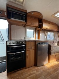USED COACHMAN VIP 520 