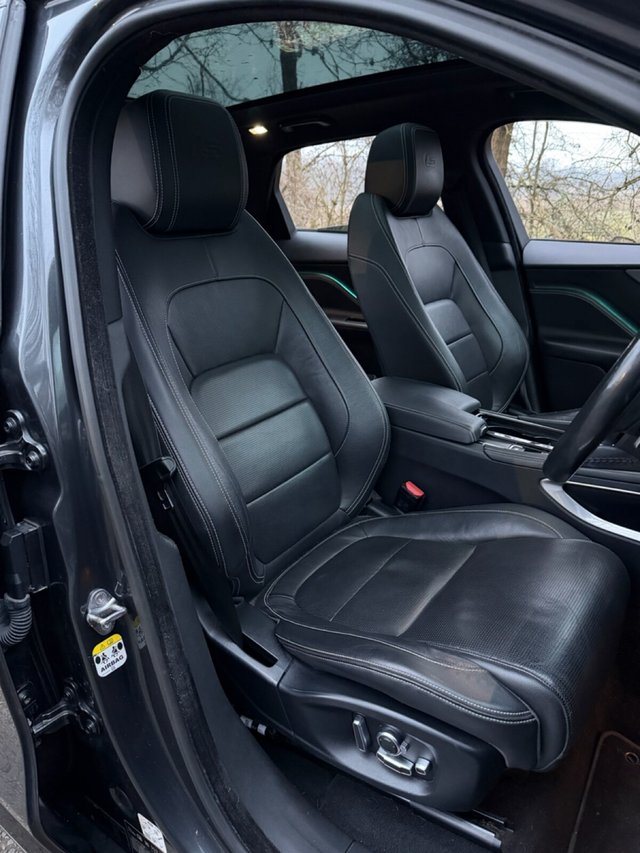 2018 Jaguar F-Pace - Photo 8