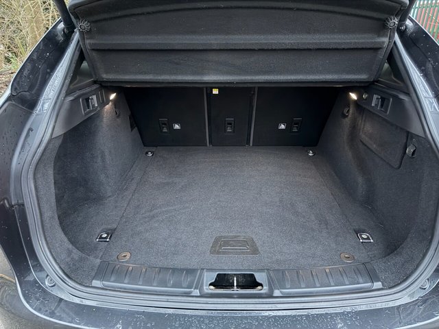 2018 Jaguar F-Pace - Photo 10