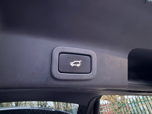 2018 Jaguar F-Pace - Photo 11