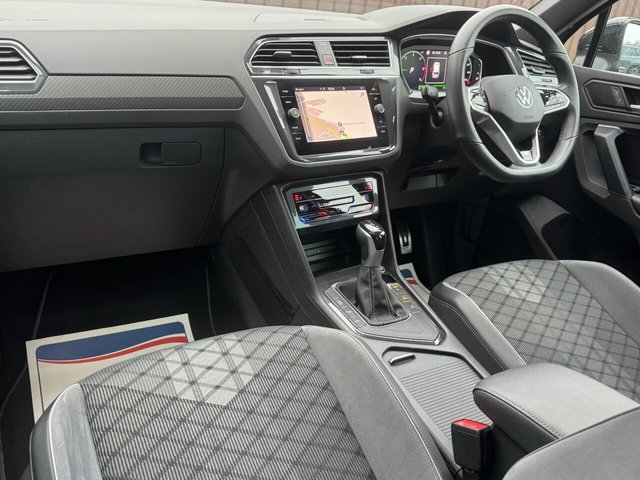 2023 VOLKSWAGEN TIGUAN 2.0 TDI R-Line Edition SUV 5dr Diesel DSG Euro 6 (s/s) (150 ps) - Photo 9