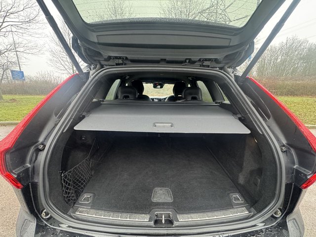 2021 VOLVO XC60 - Photo 11