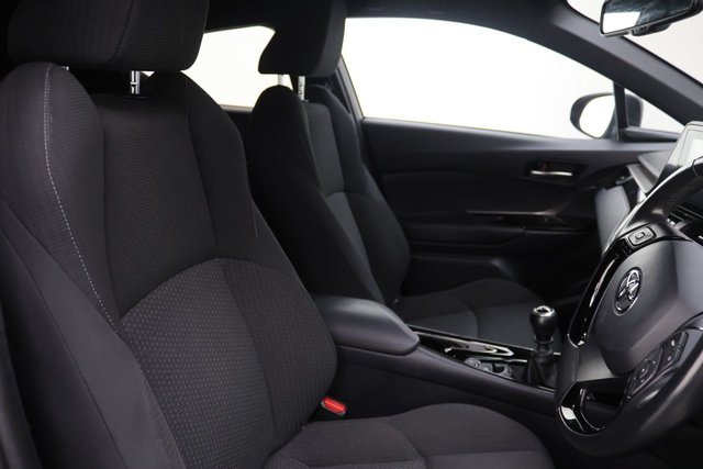 2019 Toyota C-HR 1.2L Design 5dr - Photo 11