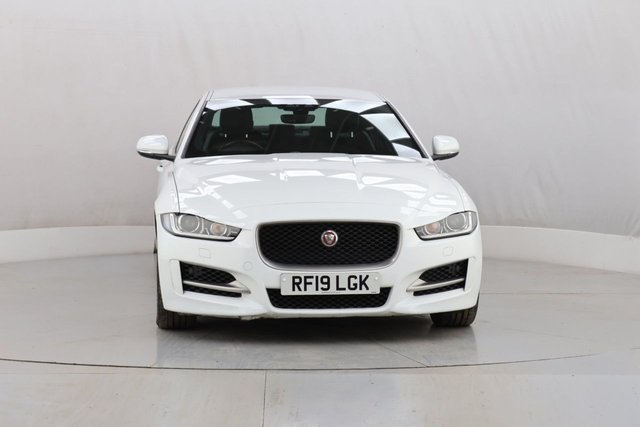 2019 Jaguar Xe 2L R-Sport 4dr - Photo 3