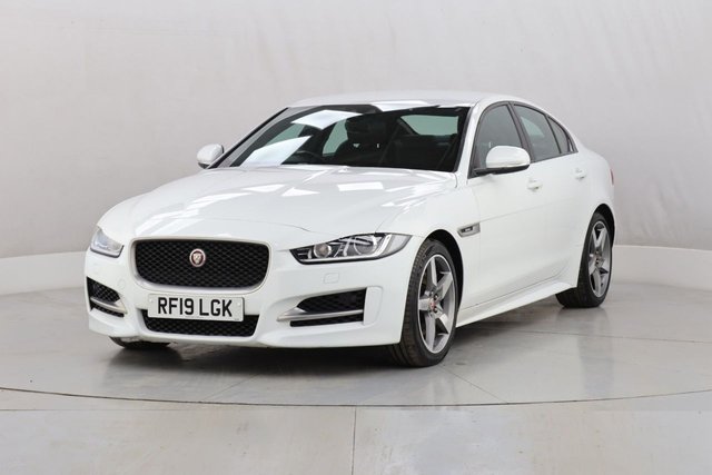 2019 Jaguar Xe 2L R-Sport 4dr - Photo 5