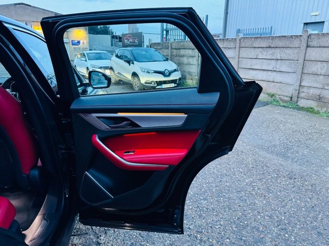 2022 Jaguar F-Pace 2L R-Dynamic S 5dr - Photo 12