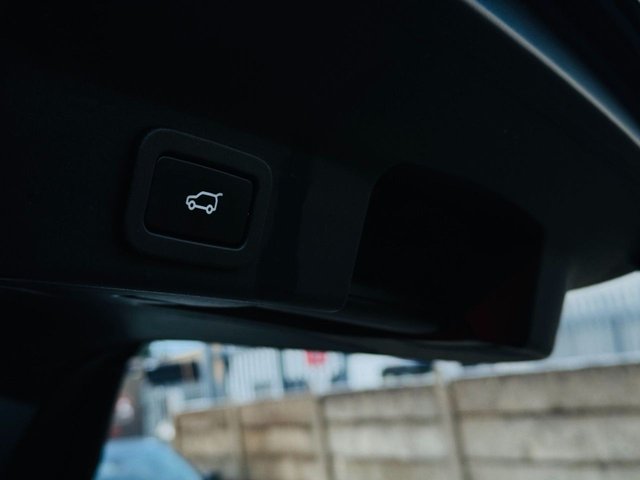 2022 Jaguar F-Pace 2L R-Dynamic S 5dr - Photo 9