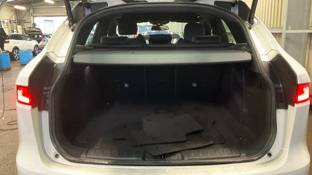 2018 Jaguar F-Pace 2L R-Sport 5dr - Photo 11