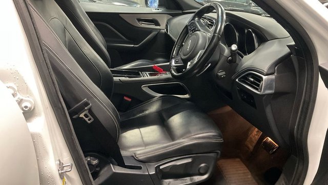 2018 Jaguar F-Pace 2L R-Sport 5dr - Photo 9