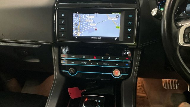 2018 Jaguar F-Pace 2L R-Sport 5dr - Photo 7