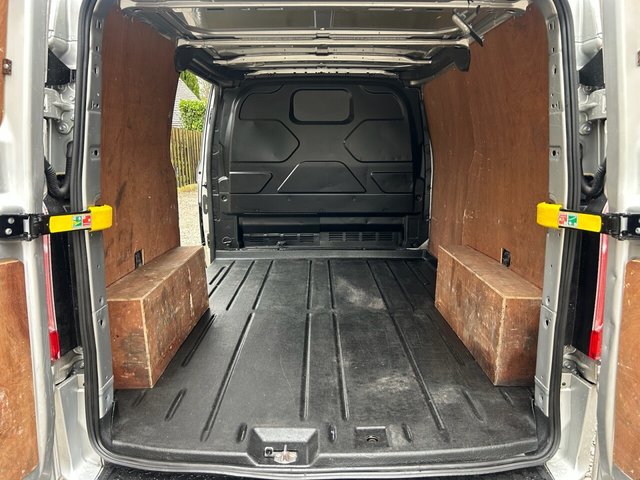 2019 Ford Transit Custom 2L Limited 5dr - Photo 9