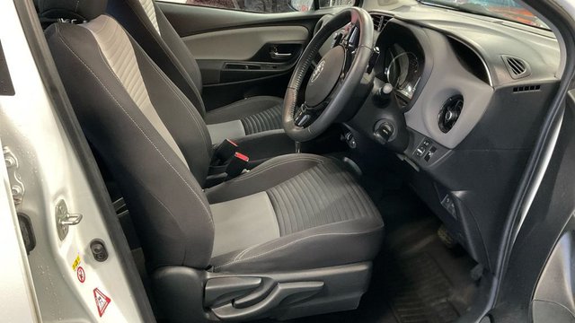 2017 Toyota Yaris 1L Icon Tech 5dr - Photo 9