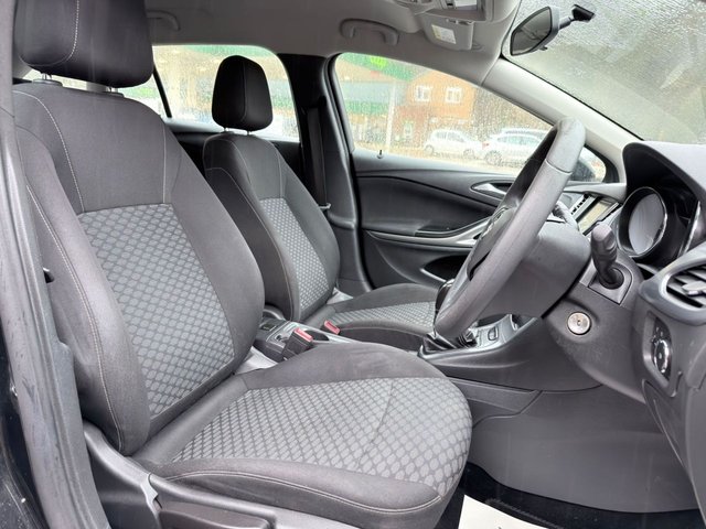 2017 Vauxhall Astra 1L Design 5dr - Photo 5