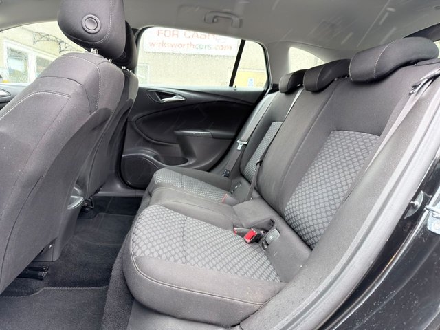 2017 Vauxhall Astra 1L Design 5dr - Photo 7
