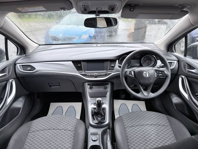 2017 Vauxhall Astra 1L Design 5dr - Photo 9