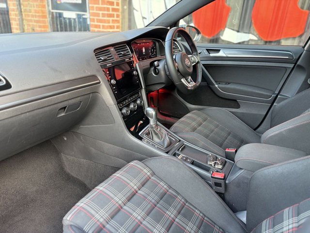 2018 VOLKSWAGEN GOLF - Photo 4