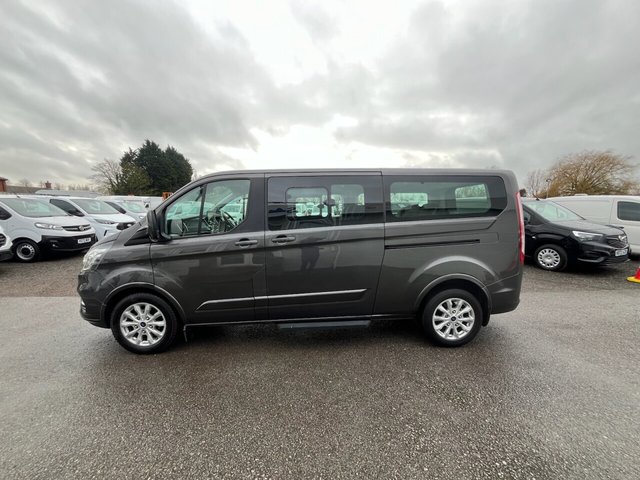 2022 Ford Tourneo Custom 2L Titanium 5dr - Photo 4