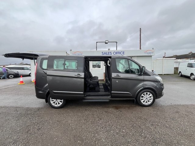 2022 Ford Tourneo Custom 2L Titanium 5dr - Photo 6