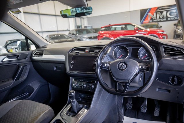 2018 Volkswagen Tiguan 2L SE Navigation 5dr - Photo 2